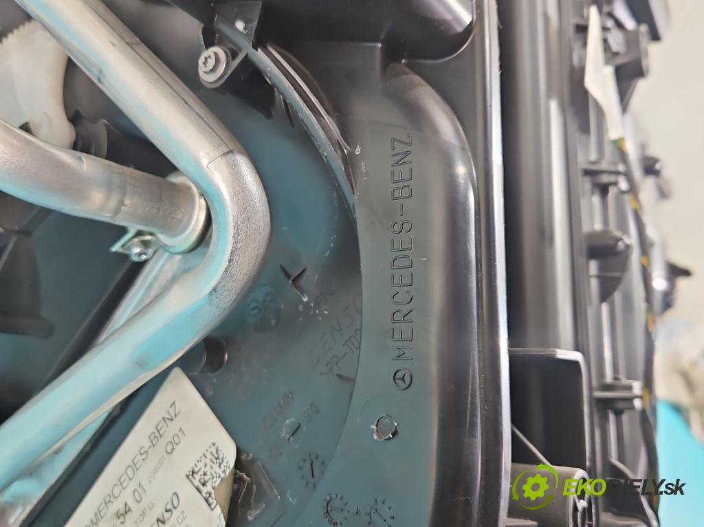 Infiniti Q30 2015-2019 1.6 T 156 hp automatic 115 kW 1595 cm3 5- radiátor A2468305401 (Radiátory topení)