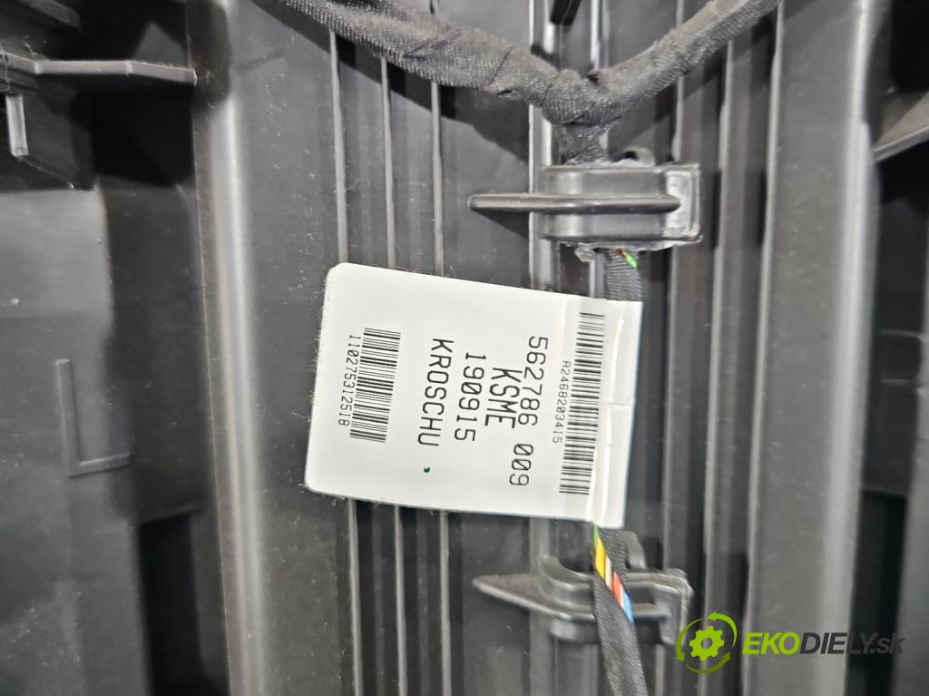 Infiniti Q30 2015-2019 1.6 T 156 hp automatic 115 kW 1595 cm3 5- radiátor A2468305401 (Radiátory topení)