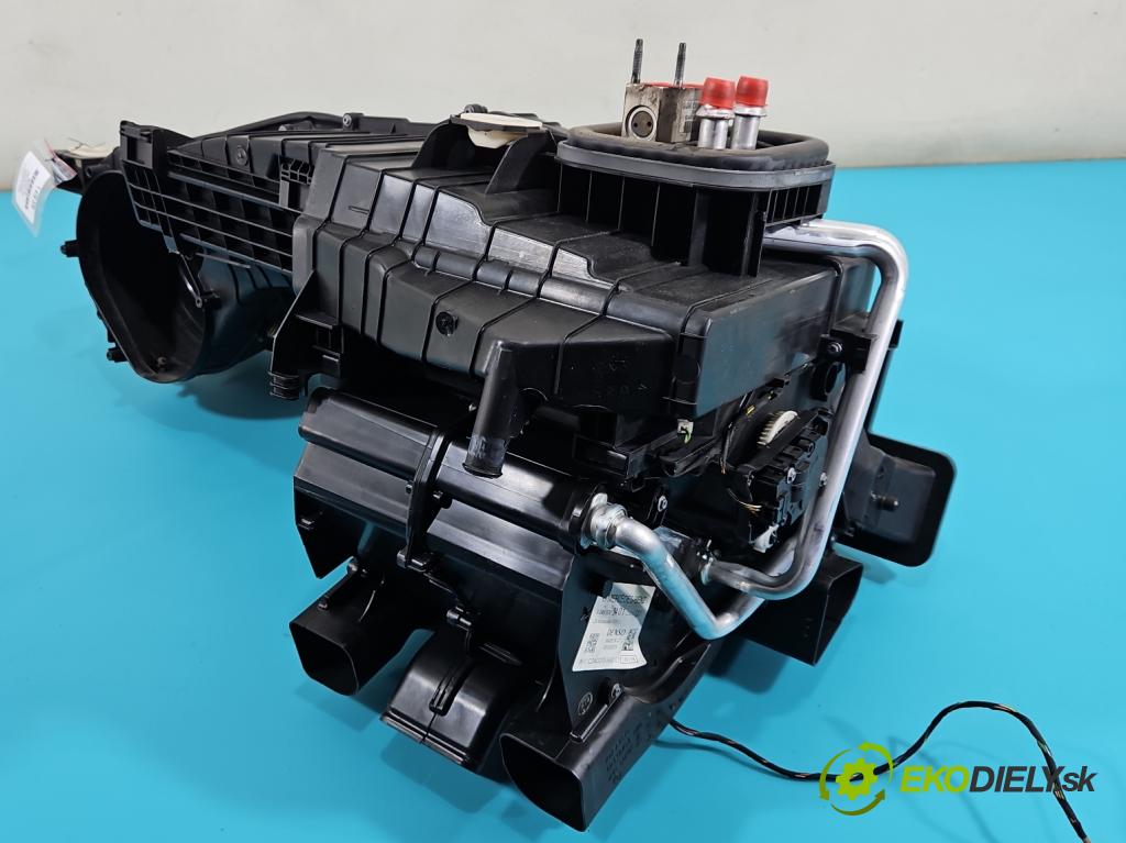 Infiniti Q30 2015-2019 1.6 T 156 hp automatic 115 kW 1595 cm3 5- radiátor A2468305401 (Radiátory topení)