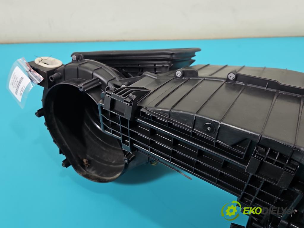 Infiniti Q30 2015-2019 1.6 T 156 hp automatic 115 kW 1595 cm3 5- radiátor A2468305401 (Radiátory topení)