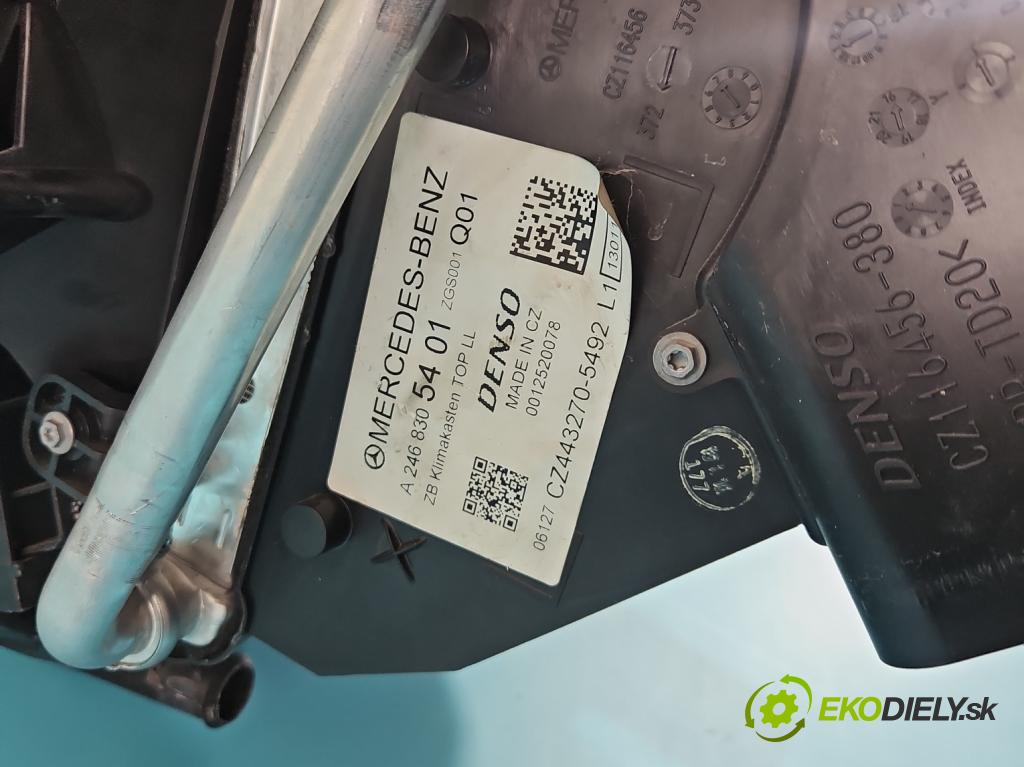 Infiniti Q30 2015-2019 1.6 T 156 hp automatic 115 kW 1595 cm3 5- radiátor A2468305401 (Radiátory topení)