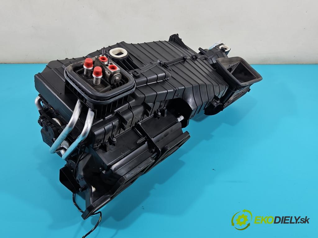 Infiniti Q30 2015-2019 1.6 T 156 hp automatic 115 kW 1595 cm3 5- radiátor A2468305401 (Radiátory topení)