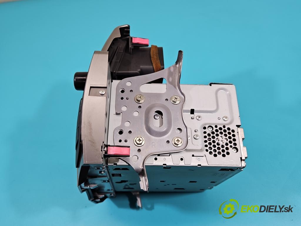 Toyota Yaris II 2005-2011 1.4 D4D 90 HP manual 66 kW 1364 cm3 5- Radio originál 86120-0D510