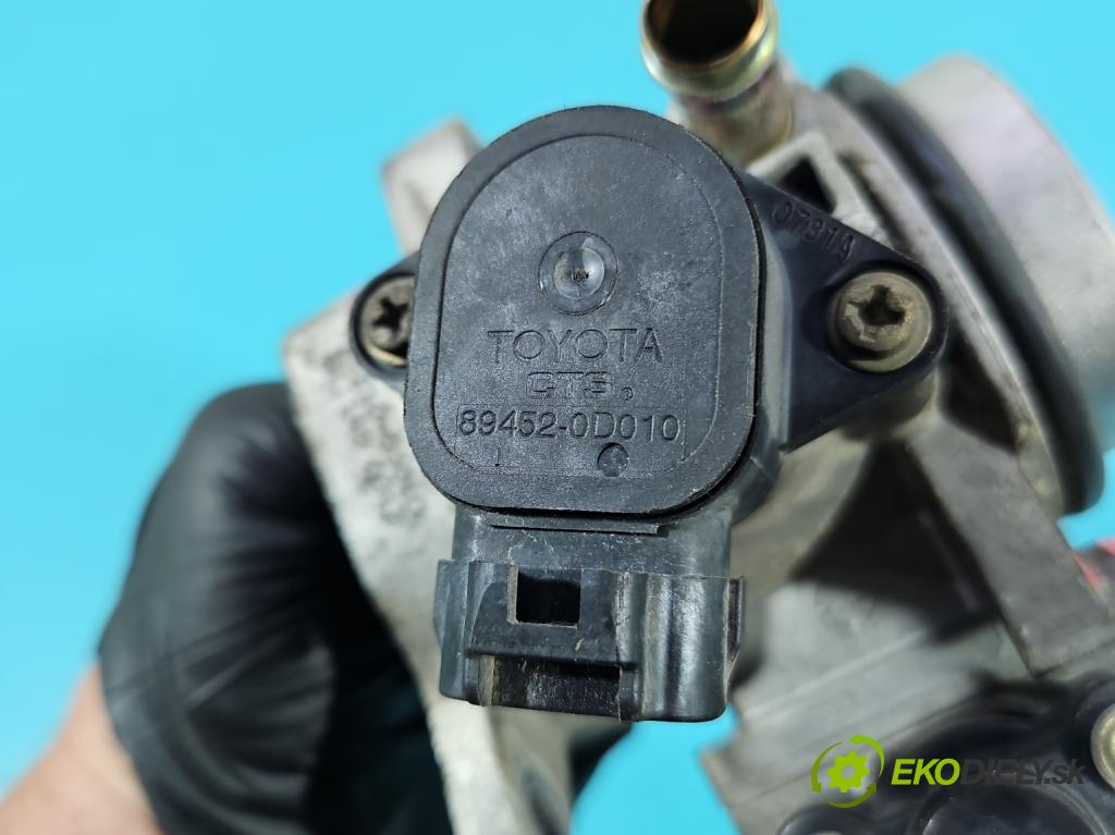 Toyota Yaris I 1999-2005 1.3 vvti 86 HP manual 63 kW 1299 cm3 3- klapka 22210-03010 (Škrtiaca klapka)