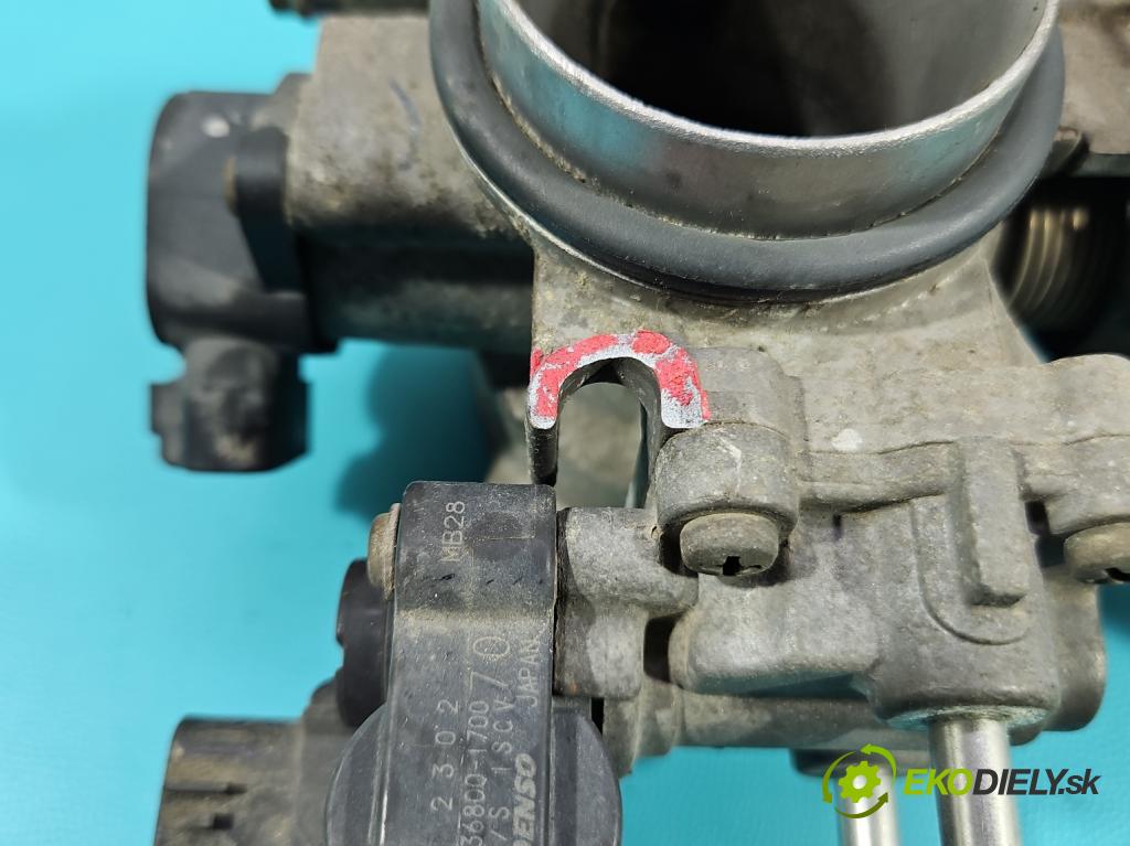 Toyota Yaris I 1999-2005 1.3 vvti 86 HP manual 63 kW 1299 cm3 3- klapka 22210-03010 (Škrtiaca klapka)