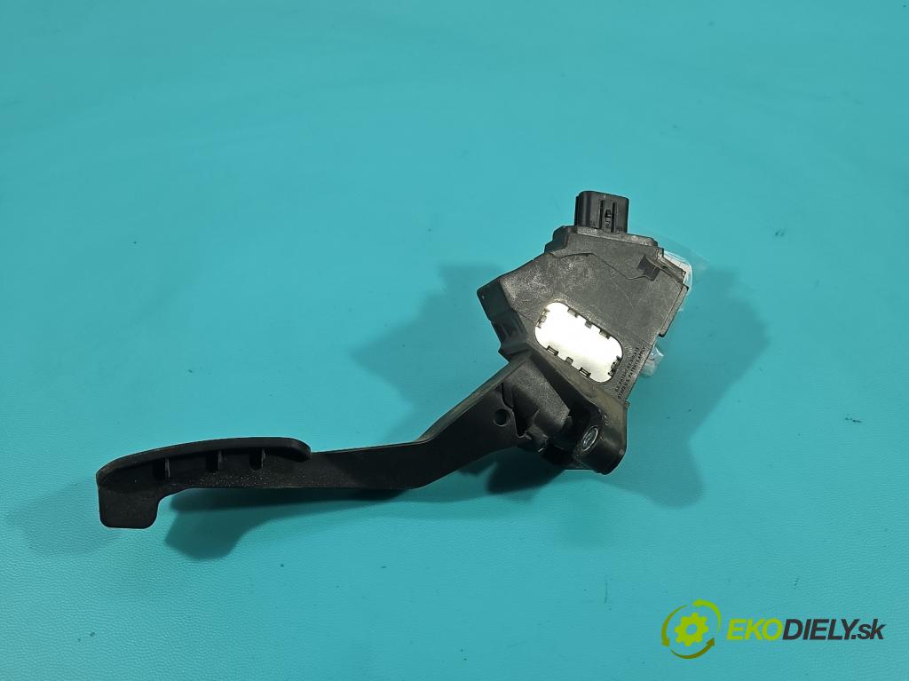 Toyota Yaris II 2005-2011 1.4 D4D 90 hp manual 66 kW 1364 cm3 5- pedal plyn: potenciometr: 78110-0D011