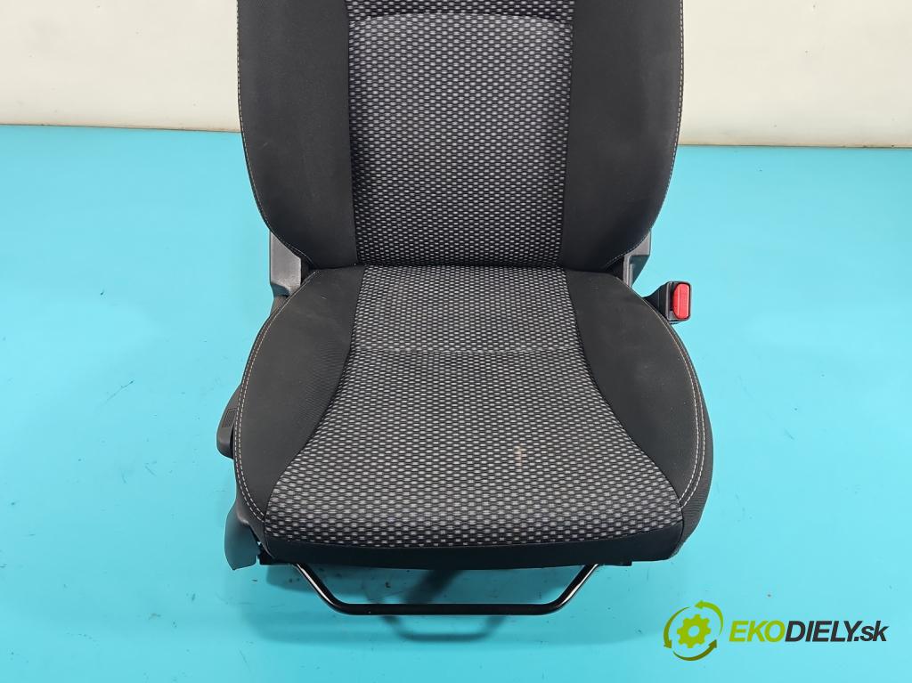 Suzuki Vitara II 2015- 1.4 T 129 HP automatic 95 kW 1373 cm3 5- Sedačka pravý  (Sedadlo)