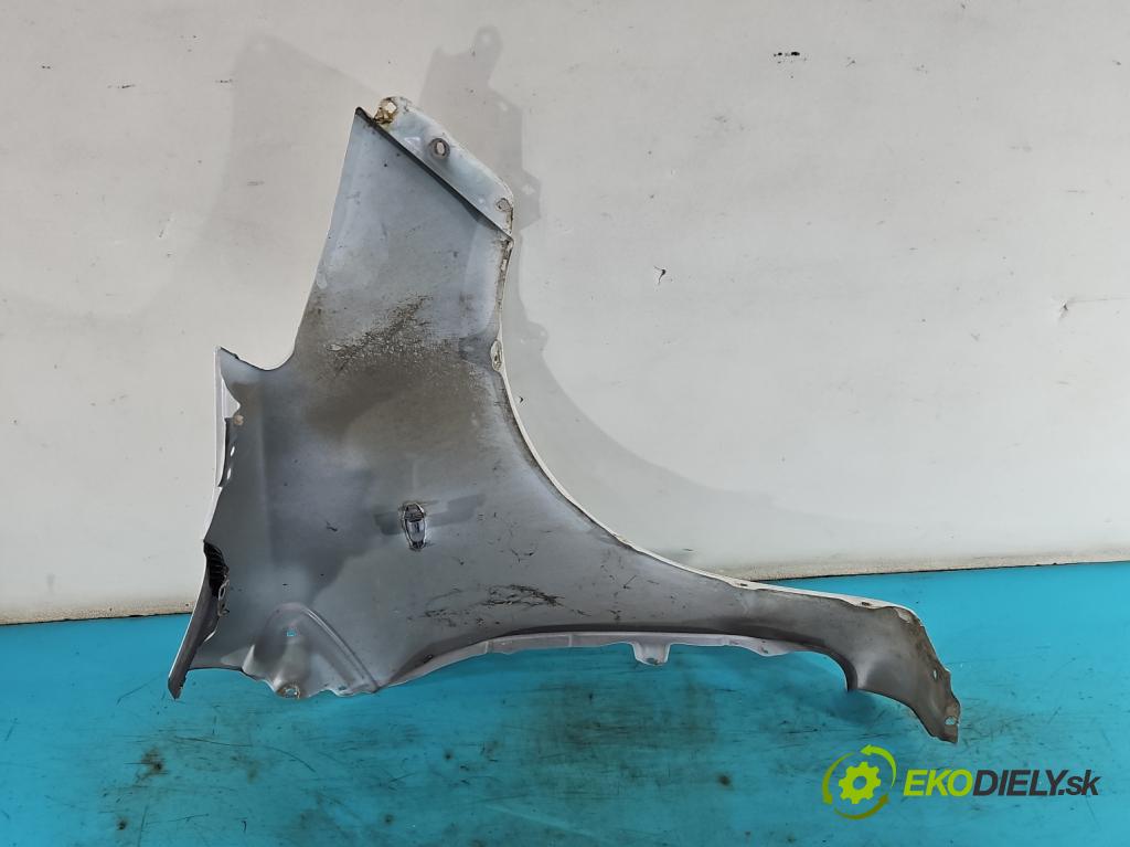 Toyota Yaris II 2005-2011 1.4 D4D 90 hp manual 66 kW 1364 cm3 5- blatnik přední levý  (Levý přední blatník)