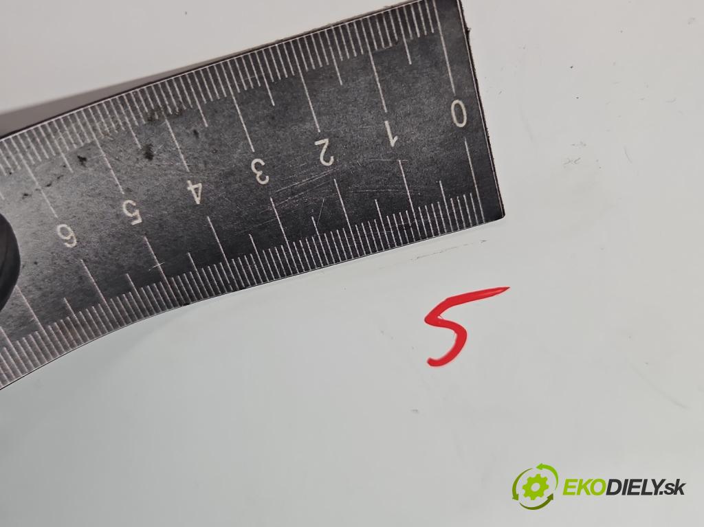 Toyota Yaris II 2005-2011 1.4 D4D 90 HP manual 66 kW 1364 cm3 5- dvere zadné pravé  (Kľučka dverí ostatné)