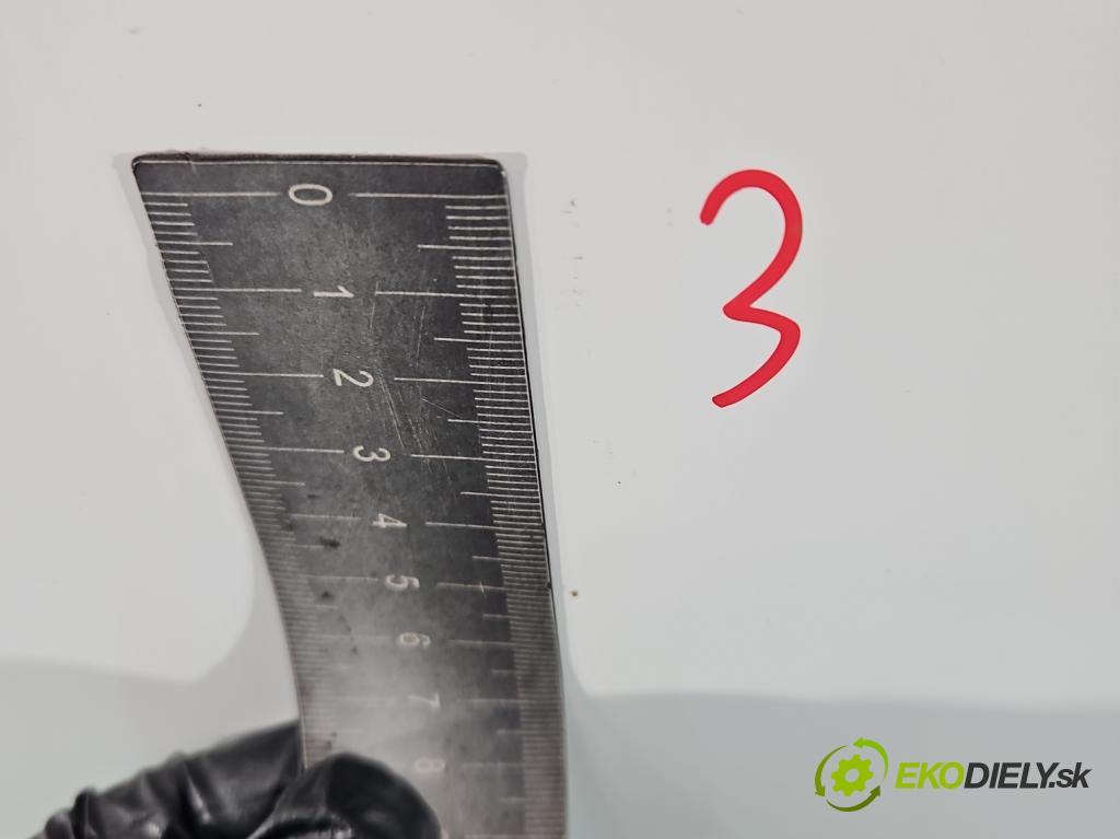 Toyota Yaris II 2005-2011 1.4 D4D 90 HP manual 66 kW 1364 cm3 5- dvere zadné pravé  (Kľučka dverí ostatné)