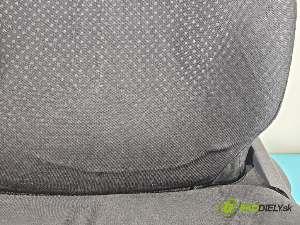 Toyota Yaris II 2005-2011 1.4 D4D 90 HP manual 66 kW 1364 cm3 5- Sedačka ľavý (Sedadlo)