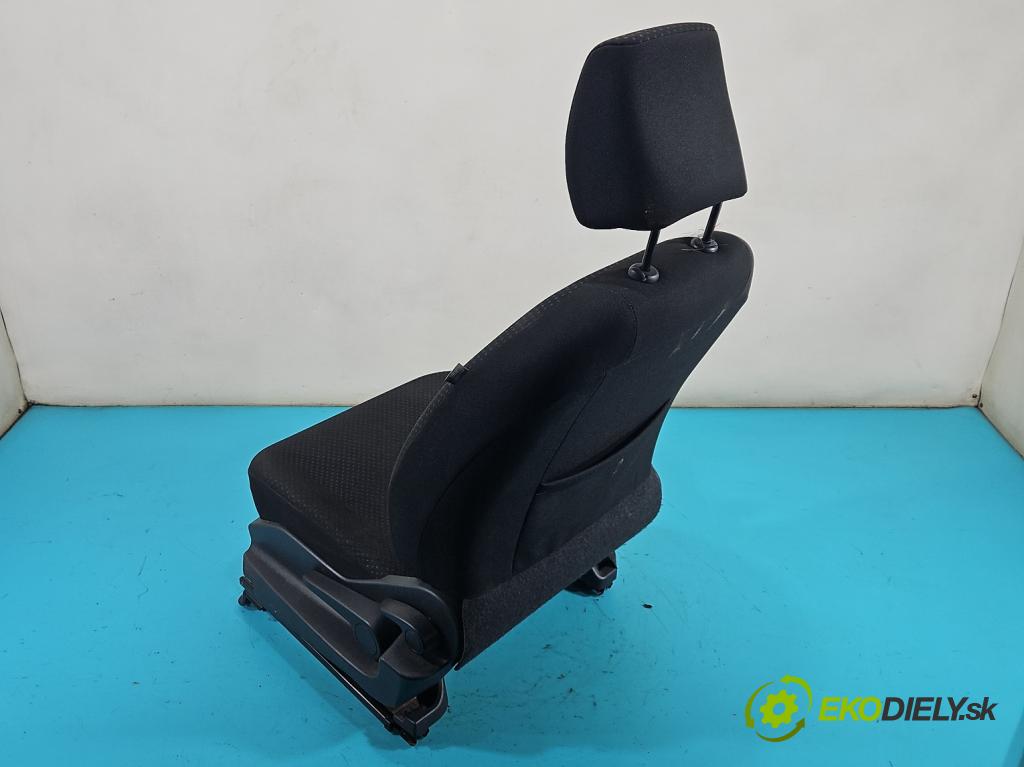 Toyota Yaris II 2005-2011 1.4 D4D 90 HP manual 66 kW 1364 cm3 5- Sedačka ľavý (Sedadlo)