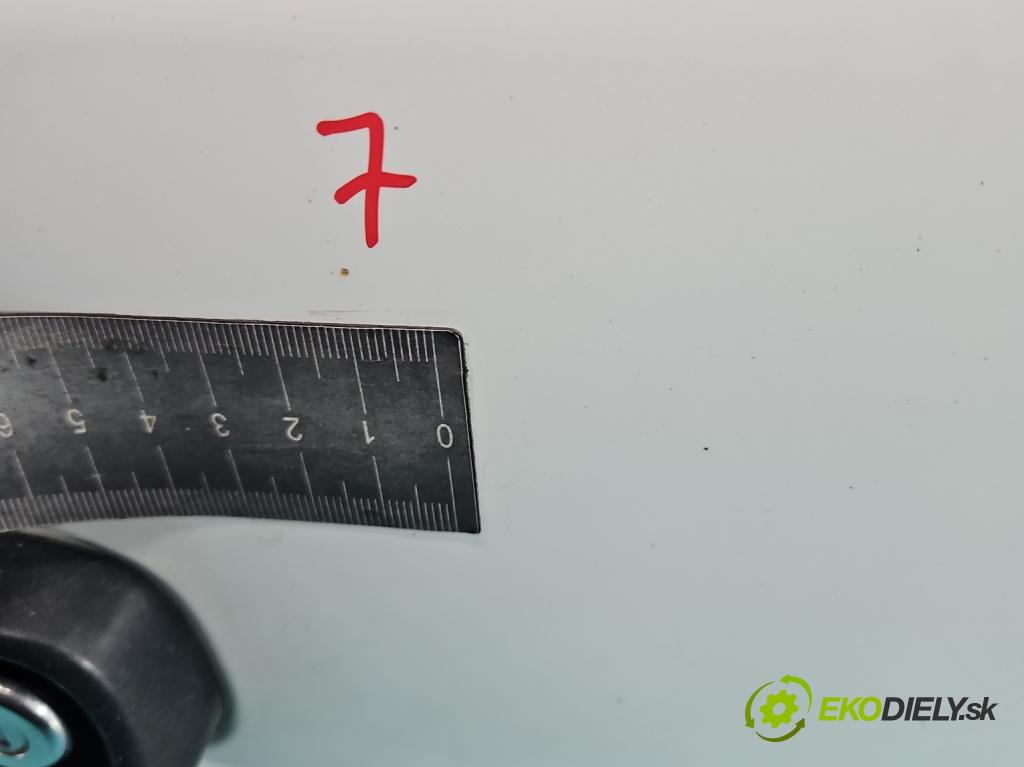 Toyota Yaris II 2005-2011 1.4 D4D 90 hp manual 66 kW 1364 cm3 5- zadní kufrové dveře  (Zadní kapota (kufr))