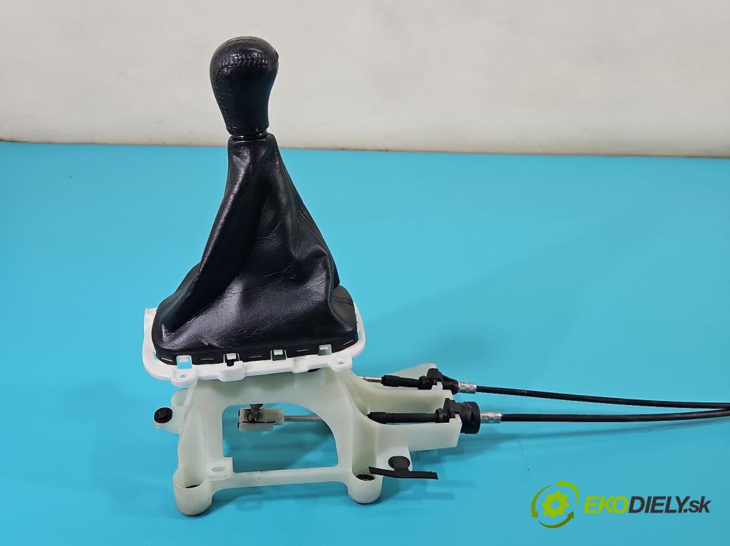 Mitsubishi Outlander III 2012-2022 2.0 16V 150 HP manual 110 kW 1998 cm3 5- Páka: Změny: stupeň,rýchlosť  (Rýchlostná páka (kulisa))