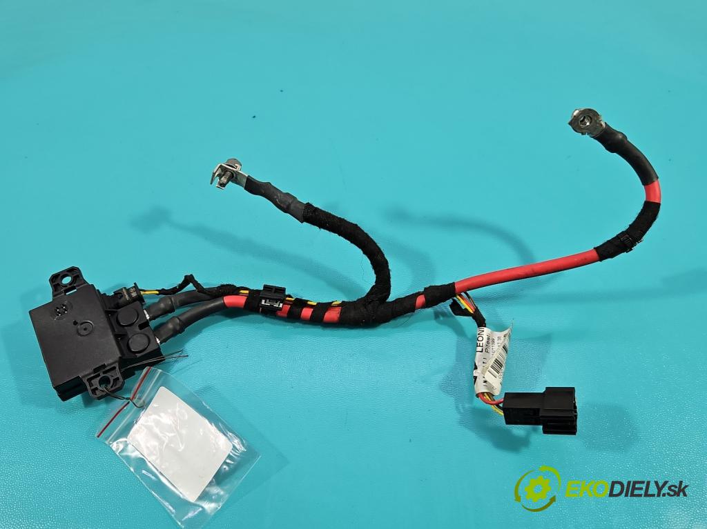 Infiniti Q30 2015-2019 1.6 T 156 HP automatic 115 kW 1595 cm3 5- Zväzok: ostatné A0009822023