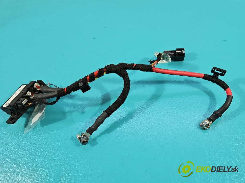 Infiniti Q30 2015-2019 1.6 T 156 HP automatic 115 kW 1595 cm3 5- Zväzok: ostatné A0009822023