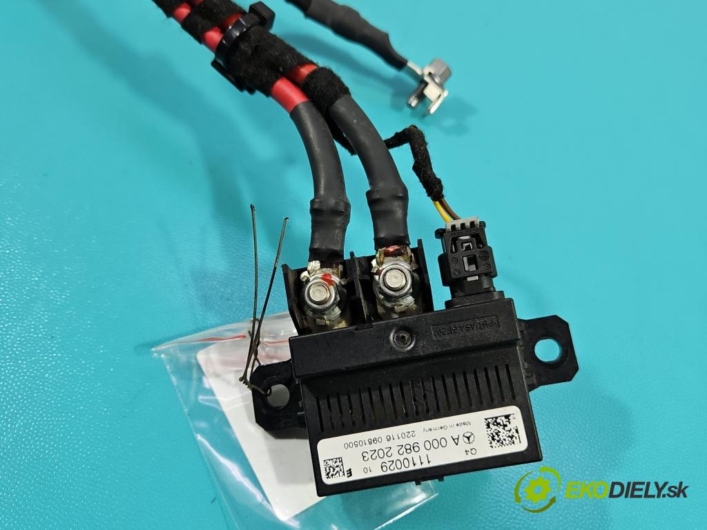 Infiniti Q30 2015-2019 1.6 T 156 HP automatic 115 kW 1595 cm3 5- Zväzok: ostatné A0009822023