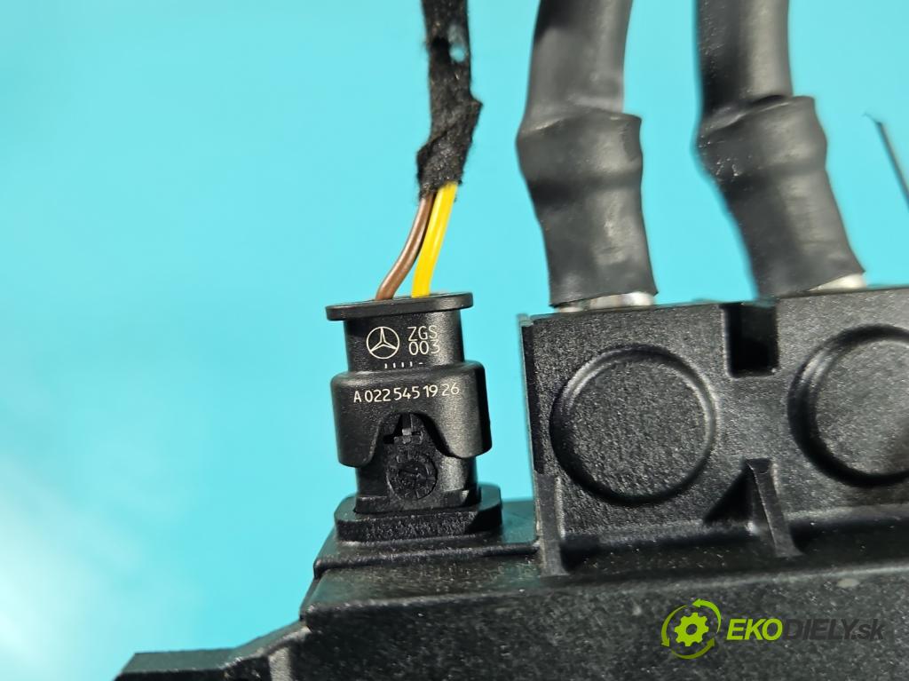 Infiniti Q30 2015-2019 1.6 T 156 HP automatic 115 kW 1595 cm3 5- Zväzok: ostatné A0009822023