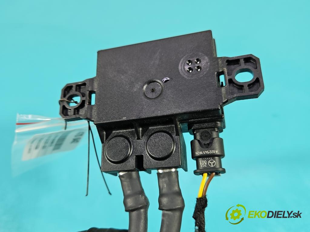 Infiniti Q30 2015-2019 1.6 T 156 HP automatic 115 kW 1595 cm3 5- Zväzok: ostatné A0009822023