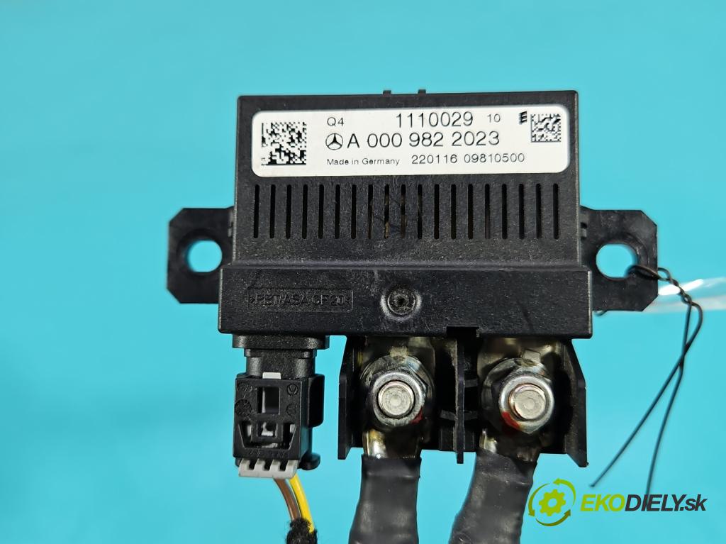 Infiniti Q30 2015-2019 1.6 T 156 HP automatic 115 kW 1595 cm3 5- Zväzok: ostatné A0009822023