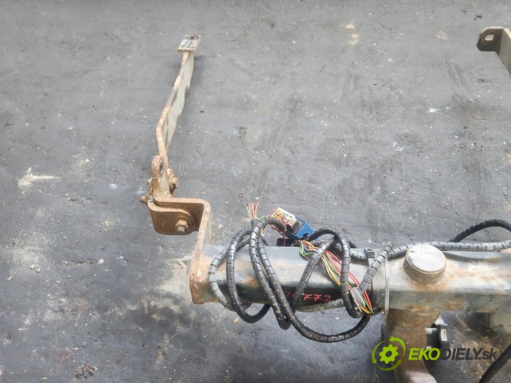 Peugeot 807 2002-2014 2.2 hdi 128 HP manual 94 kW 2179 cm3 5- Hák: vlečení:  (Ťažné zariadenie)