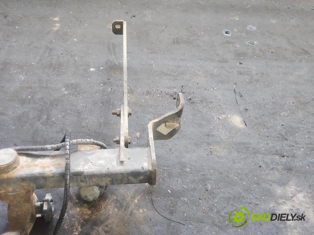 Peugeot 807 2002-2014 2.2 hdi 128 HP manual 94 kW 2179 cm3 5- Hák: vlečení:  (Ťažné zariadenie)