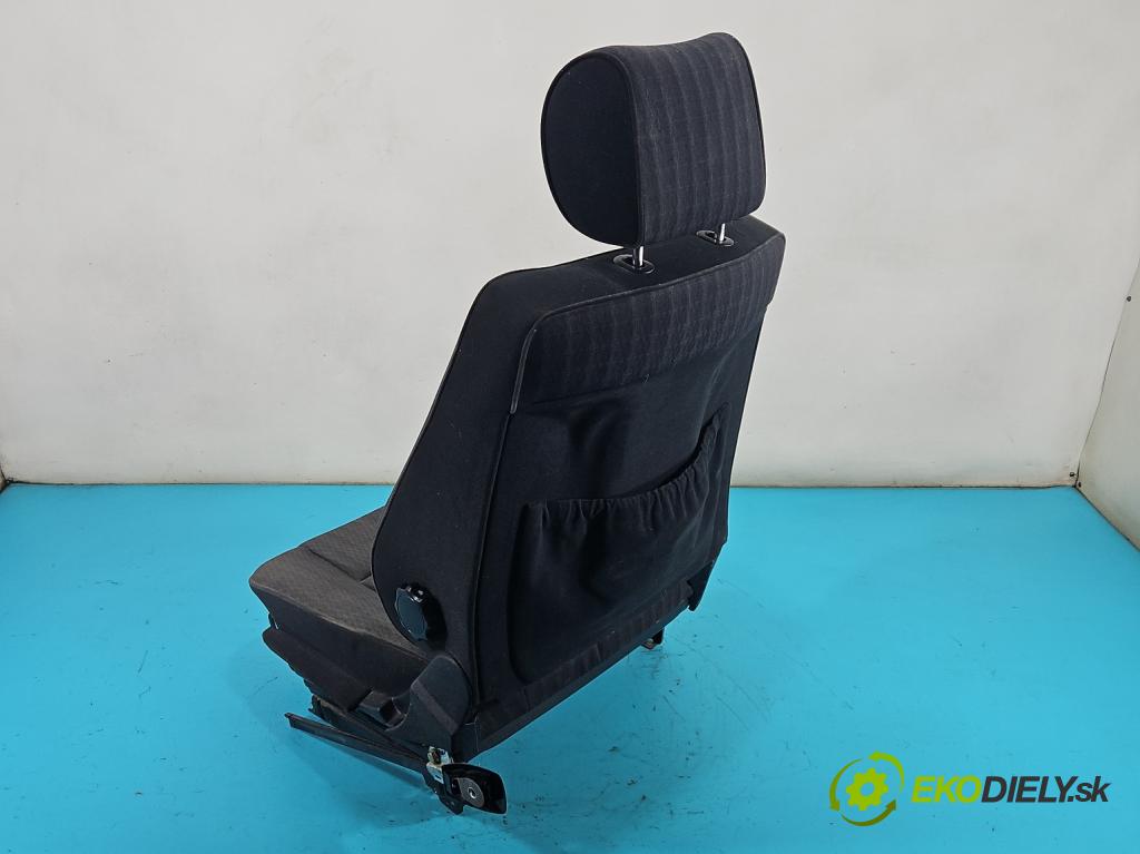 Mercedes 124 2.3 132 hp automatic 97 kW 2298 cm3 4- Sedadlo pravý  (Sedačky, sedadla)