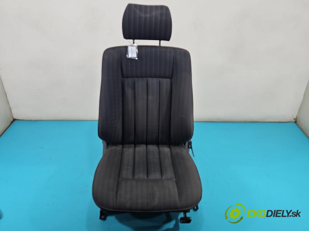 Mercedes 124 2.3 132 hp automatic 97 kW 2298 cm3 4- Sedadlo pravý  (Sedačky, sedadla)