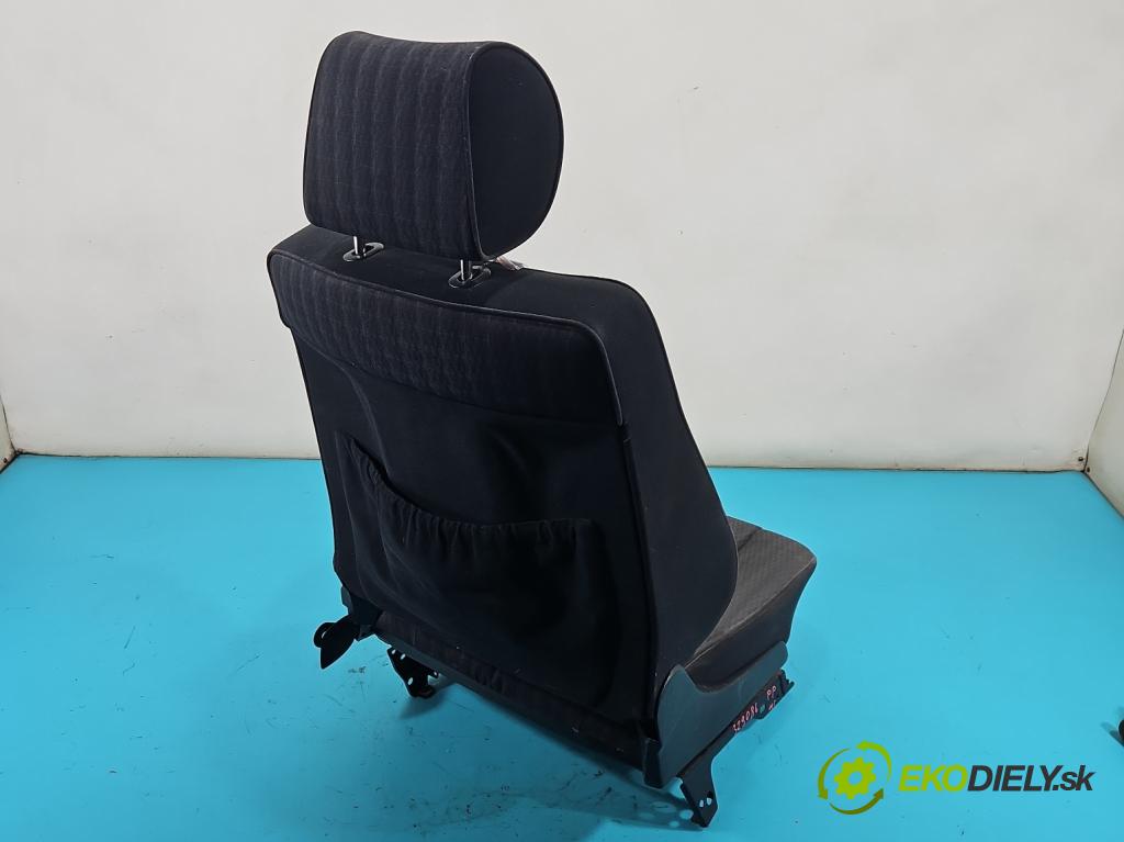 Mercedes 124 2.3 132 hp automatic 97 kW 2298 cm3 4- Sedadlo pravý  (Sedačky, sedadla)