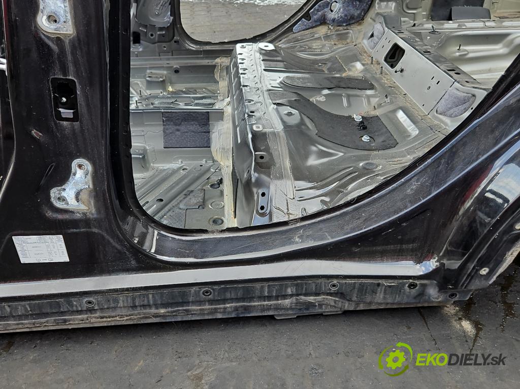 Infiniti Q30 2015-2019 1.6 T 156 hp automatic 115 kW 1595 cm3 5- práh levý  (Karoserie ostatní)