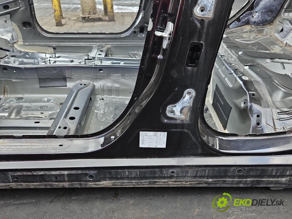 Infiniti Q30 2015-2019 1.6 T 156 hp automatic 115 kW 1595 cm3 5- práh levý  (Karoserie ostatní)