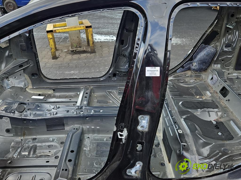 Infiniti Q30 2015-2019 1.6 T 156 hp automatic 115 kW 1595 cm3 5- práh levý  (Karoserie ostatní)