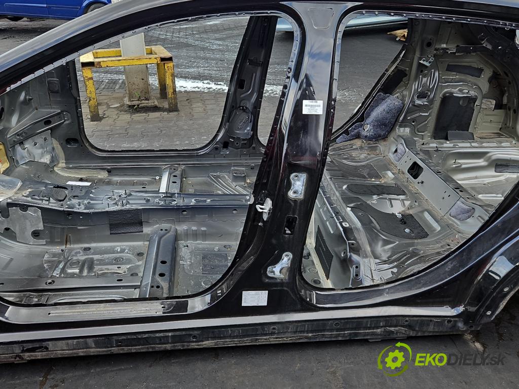 Infiniti Q30 2015-2019 1.6 T 156 hp automatic 115 kW 1595 cm3 5- práh levý  (Karoserie ostatní)