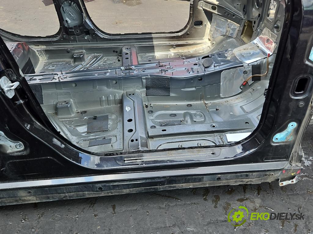 Infiniti Q30 2015-2019 1.6 T 156 hp automatic 115 kW 1595 cm3 5- práh pravý  (Karoserie ostatní)