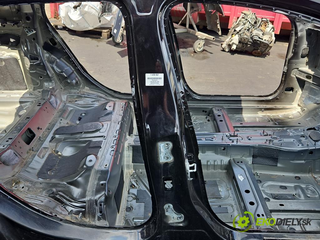 Infiniti Q30 2015-2019 1.6 T 156 hp automatic 115 kW 1595 cm3 5- práh pravý  (Karoserie ostatní)