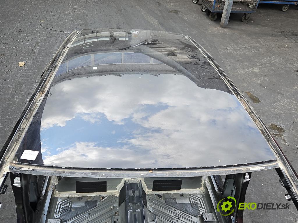 Infiniti Q30 2015-2019 1.6 T 156 hp automatic 115 kW 1595 cm3 5- Strecha: 