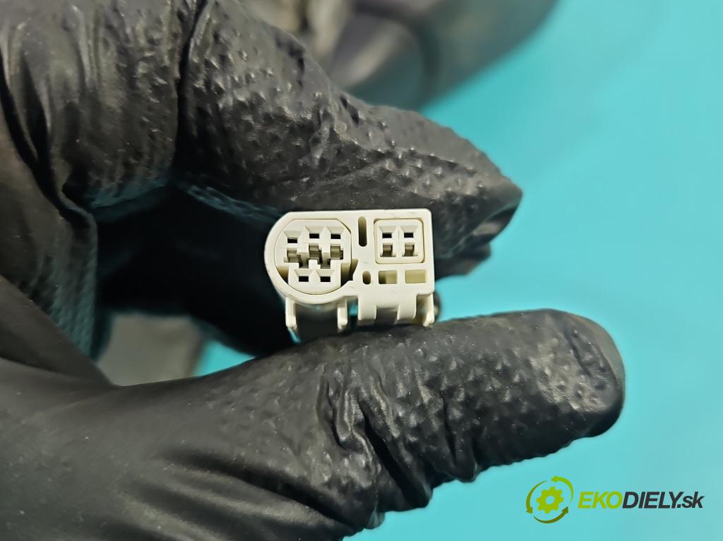 Toyota Yaris III 2011-2020 1.3 vvti 99 HP manual 73 kW 1329 cm3 5- zrkadlo pravé  (Kľučka dverí ostatné)