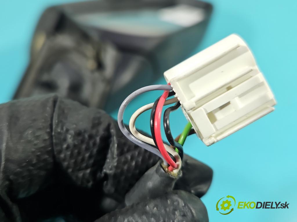 Toyota Yaris III 2011-2020 1.3 vvti 99 HP manual 73 kW 1329 cm3 5- zrkadlo pravé  (Kľučka dverí ostatné)