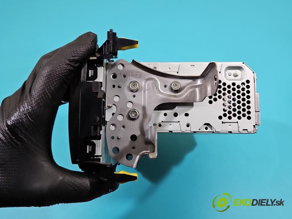 Toyota Yaris III 2011-2020 1.3 vvti 99 HP manual 73 kW 1329 cm3 5- Radio originál 86140-0D010