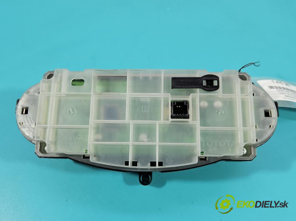 Toyota Yaris III 2011-2020 1.3 vvti 99 HP manual 73 kW 1329 cm3 5- panel kúrenia 75F206