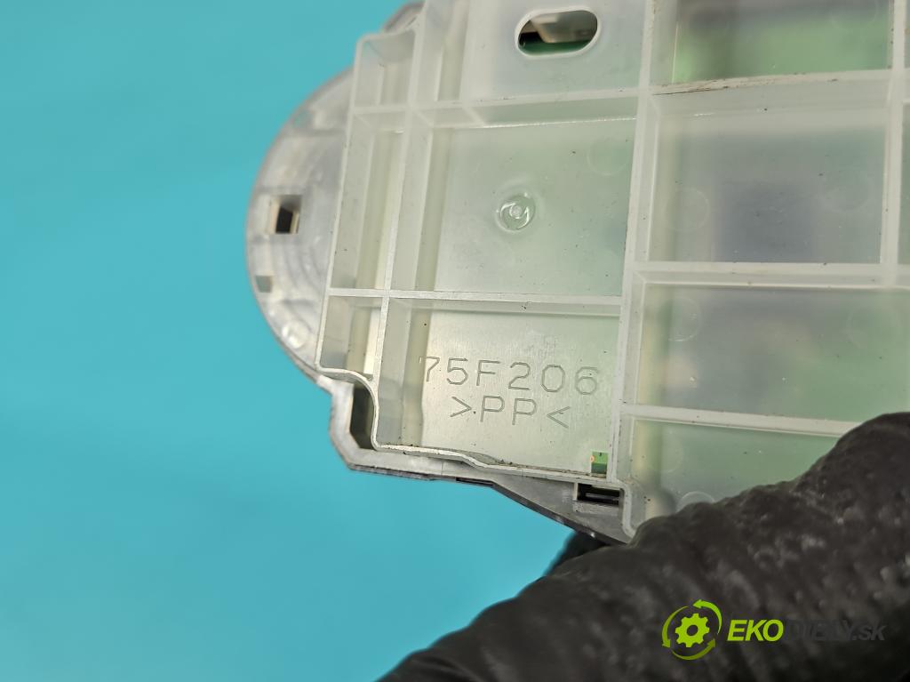 Toyota Yaris III 2011-2020 1.3 vvti 99 HP manual 73 kW 1329 cm3 5- panel kúrenia 75F206