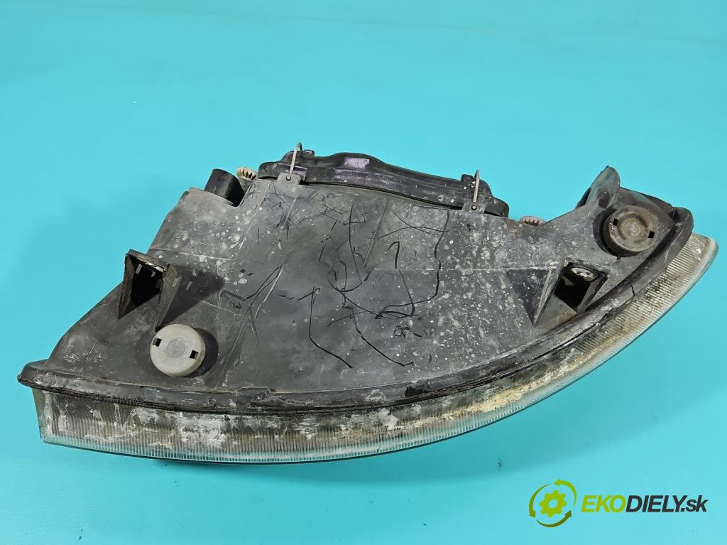 Seat Leon I 1999-2005 1.6 16V 105 HP manual 77 kW 1598 cm3 5- Reflektor: pravý (Svetlo predné pravé)