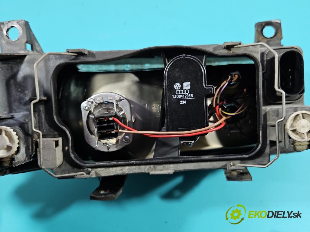 Seat Leon I 1999-2005 1.6 16V 105 HP manual 77 kW 1598 cm3 5- Reflektor: pravý (Svetlo predné pravé)