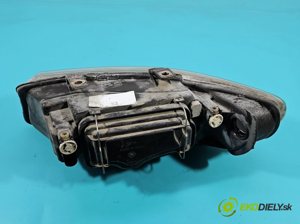 Seat Leon I 1999-2005 1.6 16V 105 HP manual 77 kW 1598 cm3 5- Reflektor: pravý (Svetlo predné pravé)