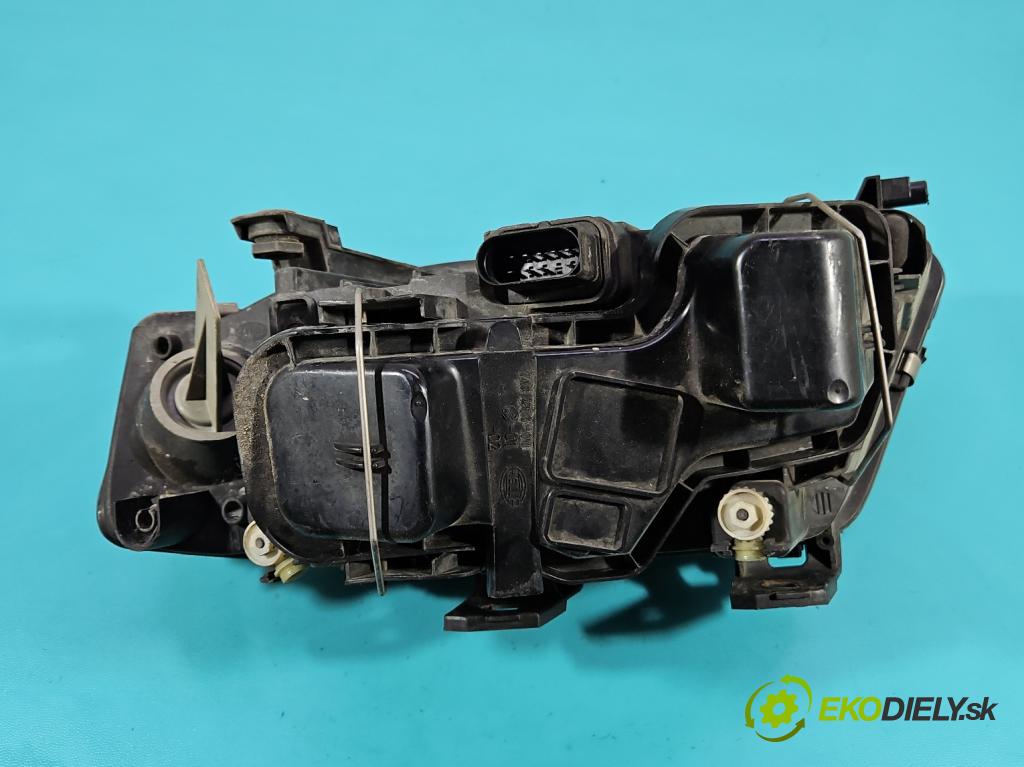 Audi A6 C5 1997-2004 2.5 tdi 150 hp manual 110 kW 2496 cm3 5- světlo pravý  (Pravé)