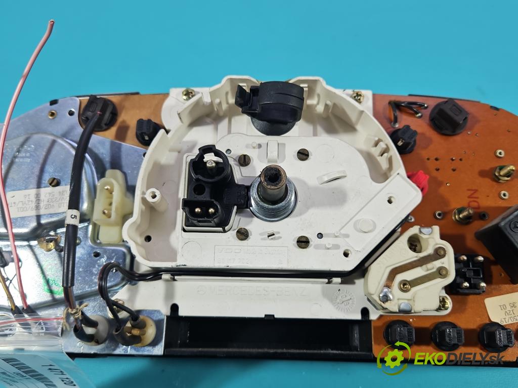 Mercedes 124 2.3 132  HP automatic 97 kW 2298 cm3 4- prístrojovka/ budíky 1245435024 (Prístrojová doska)