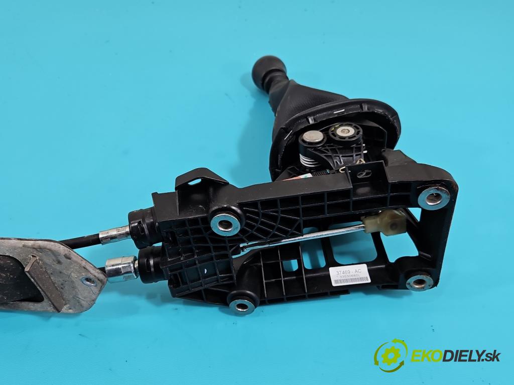 Toyota Yaris II 2005-2011 1.4 D4D 90 HP manual 66 kW 1364 cm3 5- Páka: Změny: stupeň,rýchlosť  (Rýchlostná páka (kulisa))