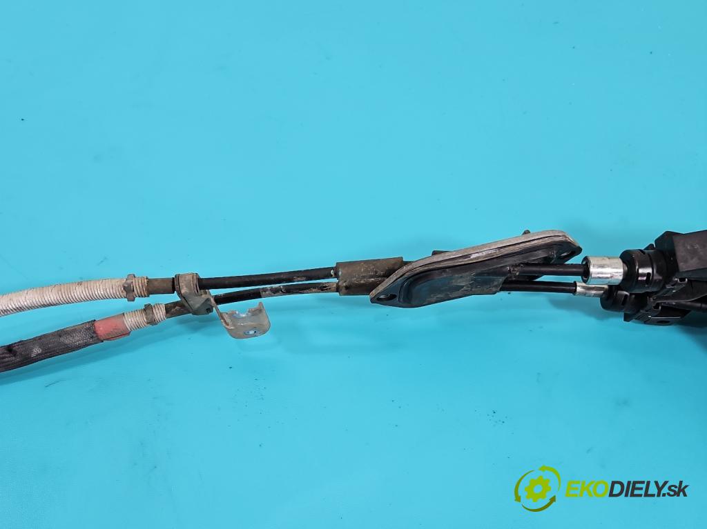 Toyota Yaris II 2005-2011 1.4 D4D 90 HP manual 66 kW 1364 cm3 5- Páka: Změny: stupeň,rýchlosť  (Rýchlostná páka (kulisa))