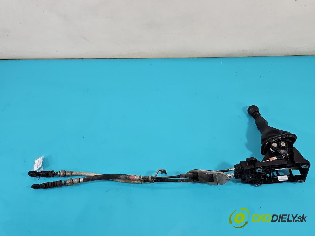 Toyota Yaris II 2005-2011 1.4 D4D 90 HP manual 66 kW 1364 cm3 5- Páka: Změny: stupeň,rýchlosť  (Rýchlostná páka (kulisa))