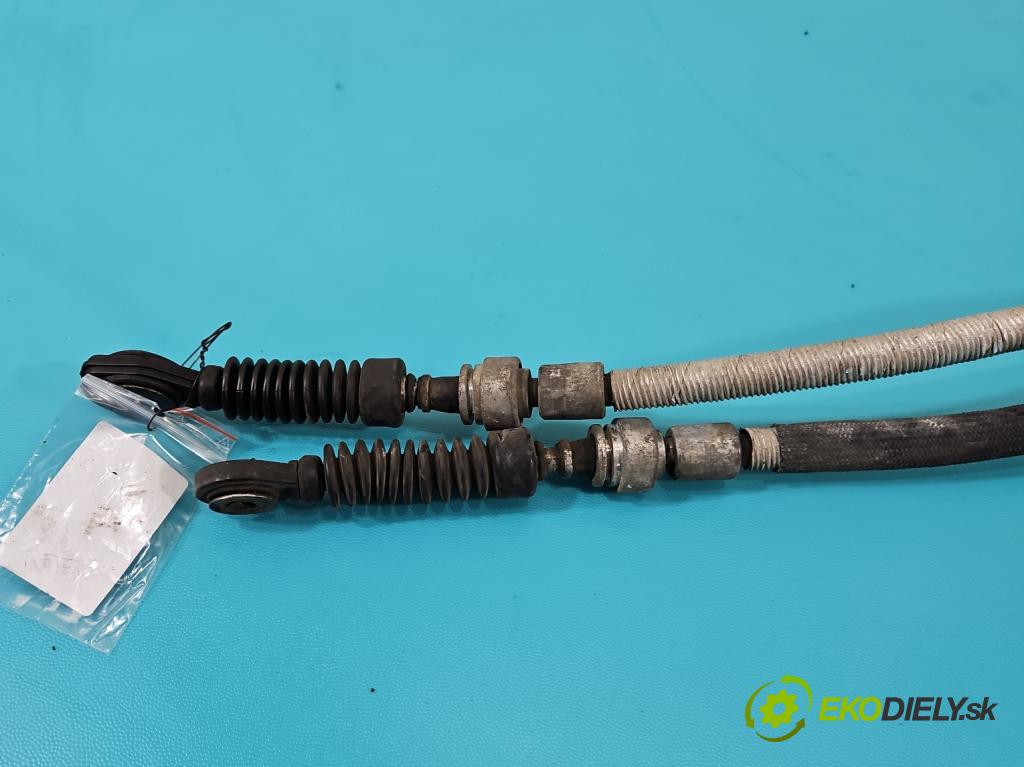 Toyota Yaris II 2005-2011 1.4 D4D 90 HP manual 66 kW 1364 cm3 5- Páka: Změny: stupeň,rýchlosť  (Rýchlostná páka (kulisa))